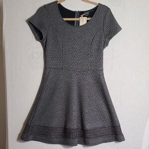 Doe & Rae NWT Charcoal Short Sleeve Quilted Mini Dress Size Small